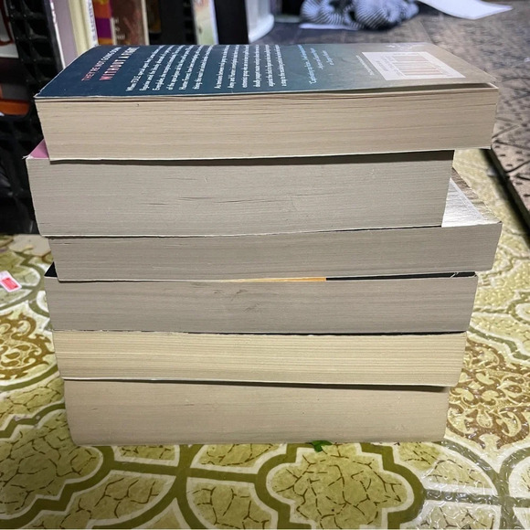 Book bundle for anyone who loves a quick read - Picture 6 of 6